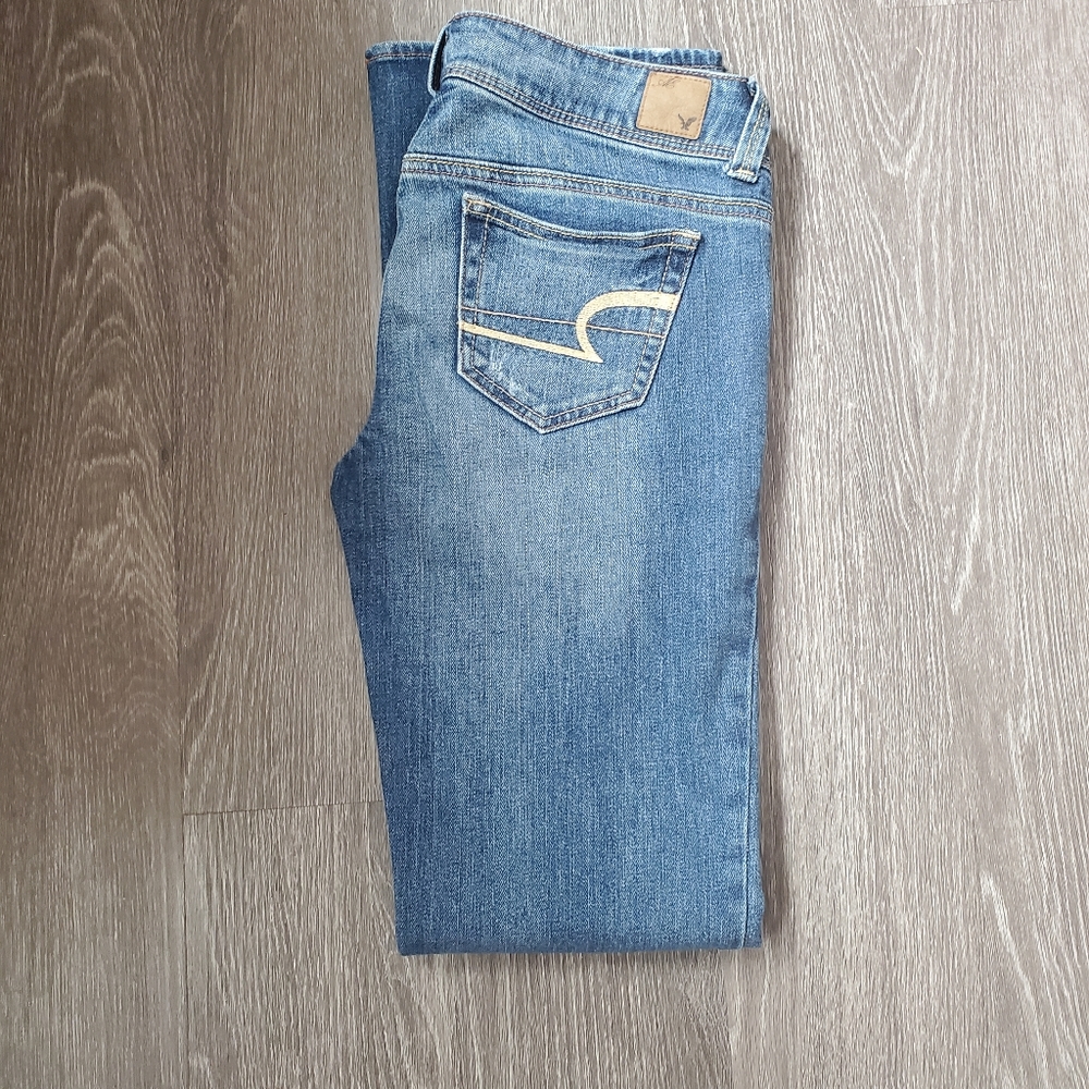 ****LAST CHANCE**** American Eagle Low rise blue jean